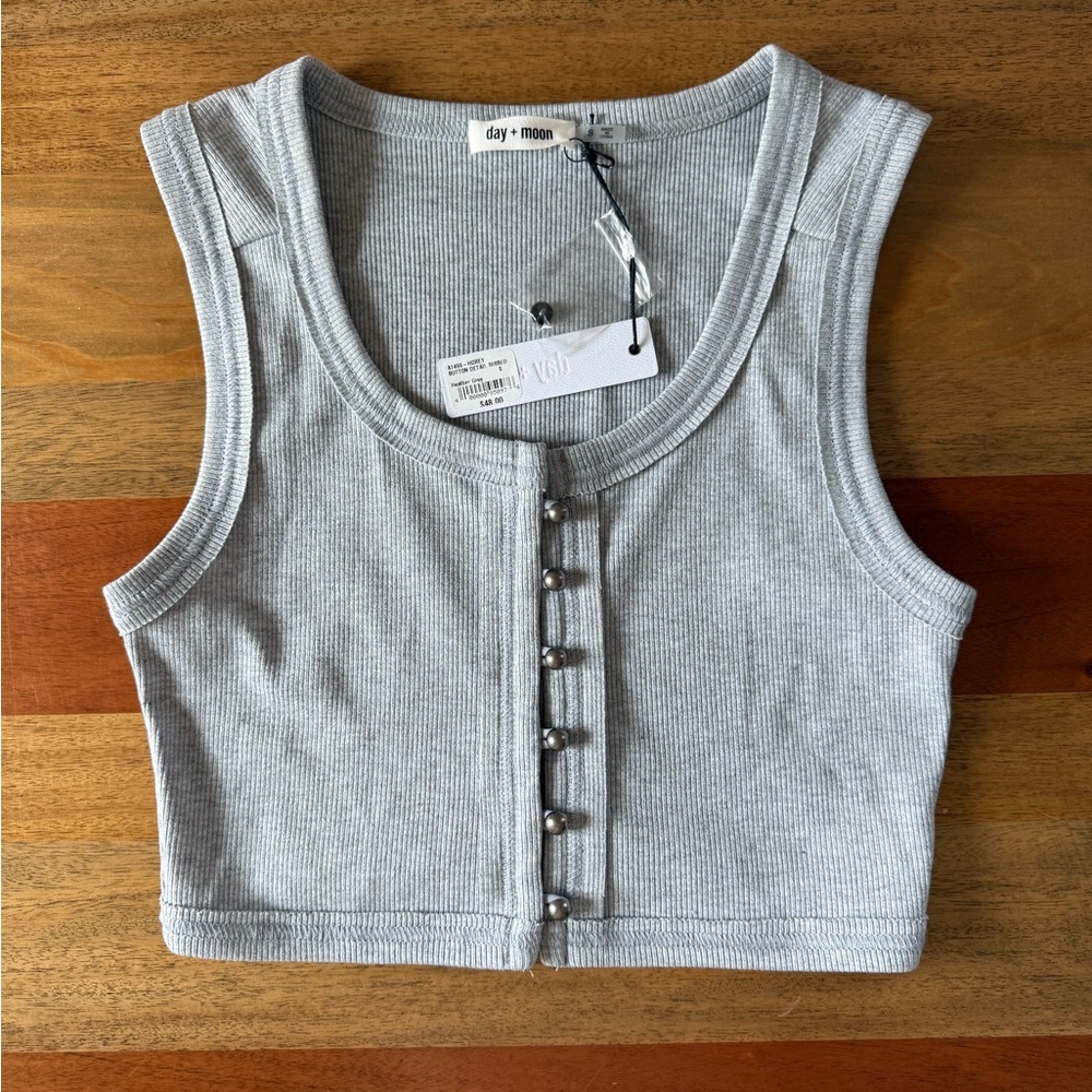 NWT Grey day + moon button cropped top ribbed gray crop top women’s size small